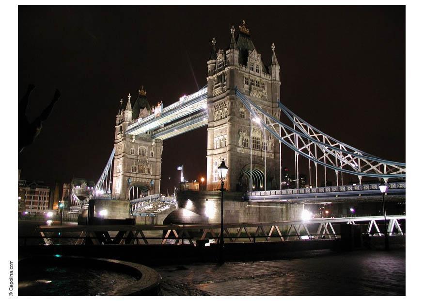 Photo bridge over river thames, london