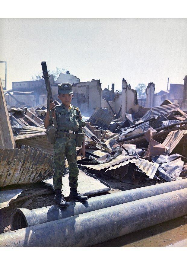 Photo child soldier, vietnam