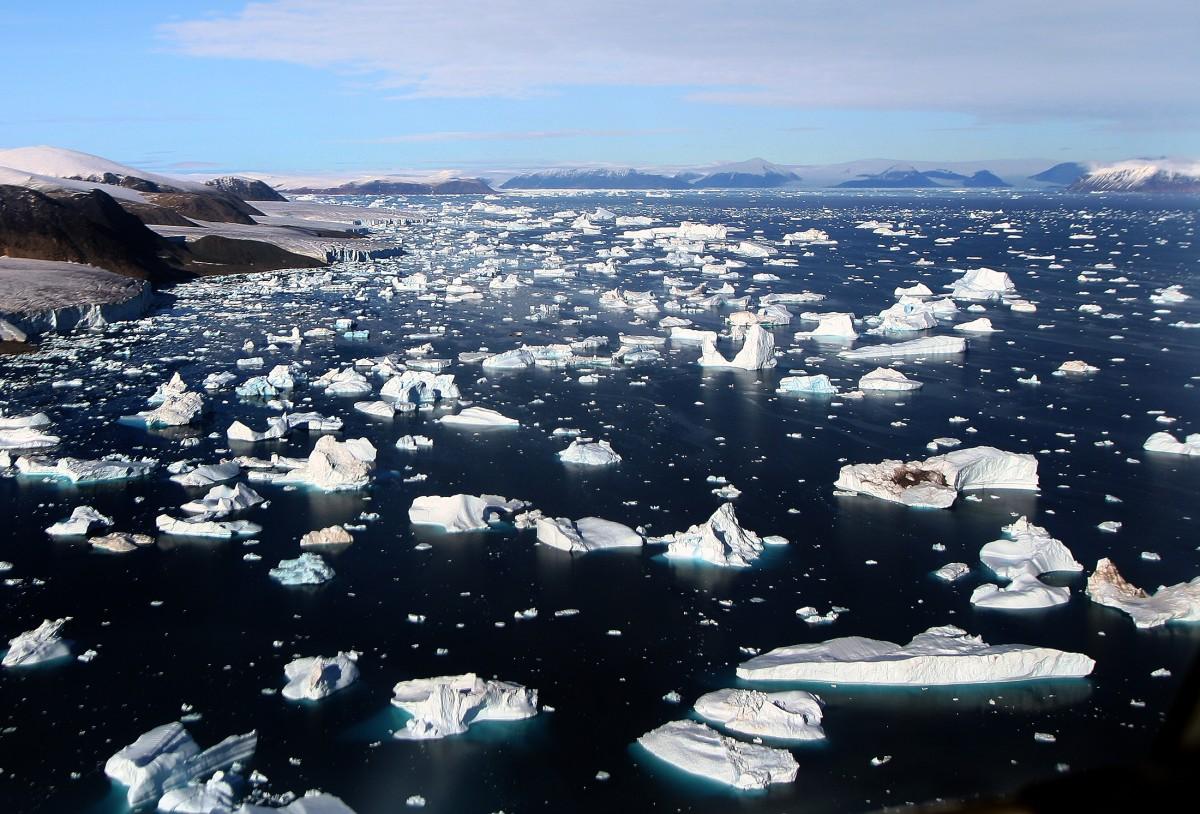 Photo glacier and iceberg