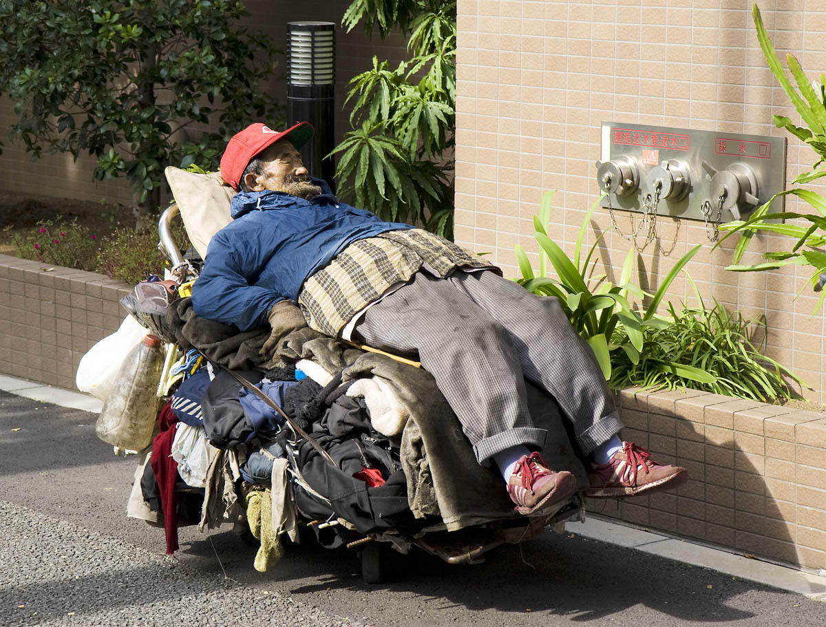 Photo homeless man, tokyo, 2008