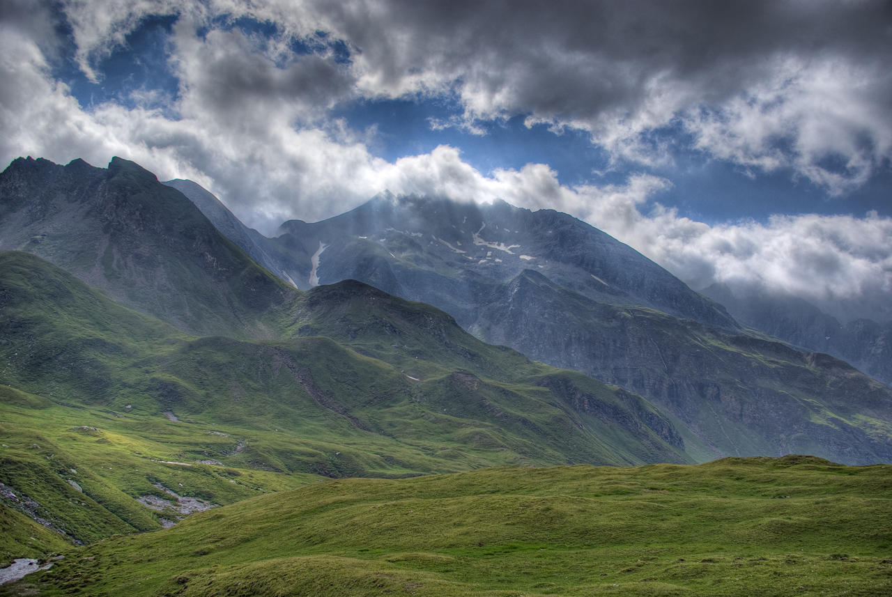 Photo mountains and clouds