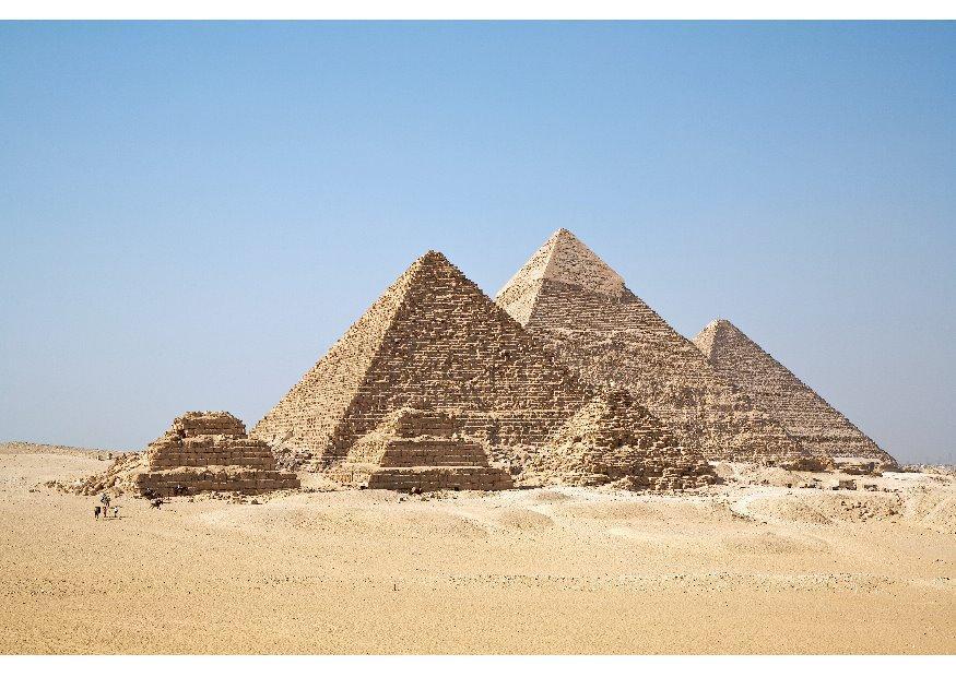 Photo pyramids of giza