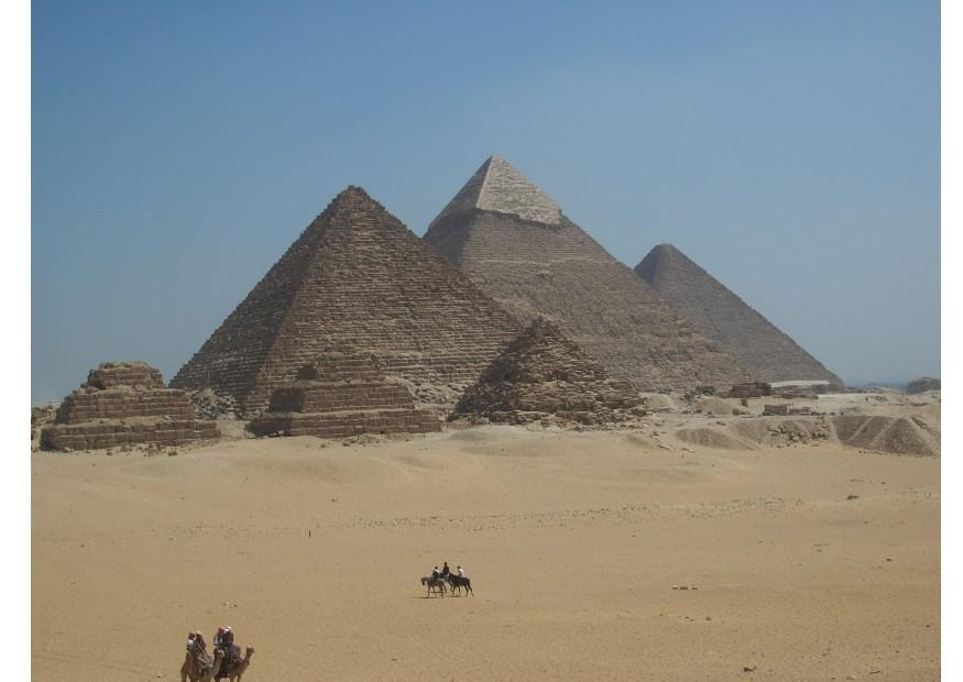 Photo pyramids of giza