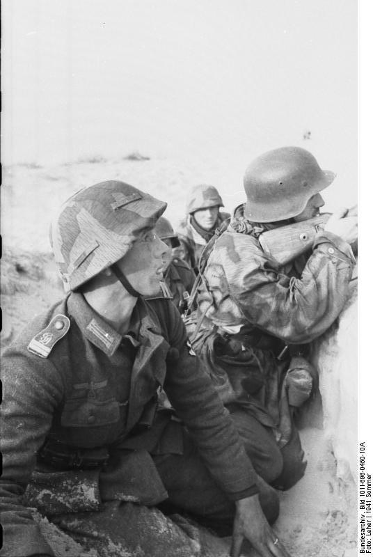 Photo russia - soldiers in trench