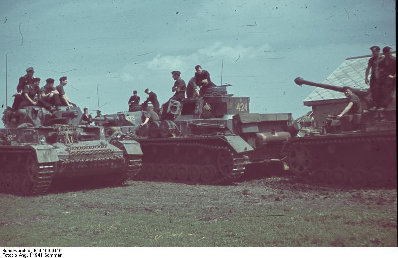 Photo russia - soldiers with tank