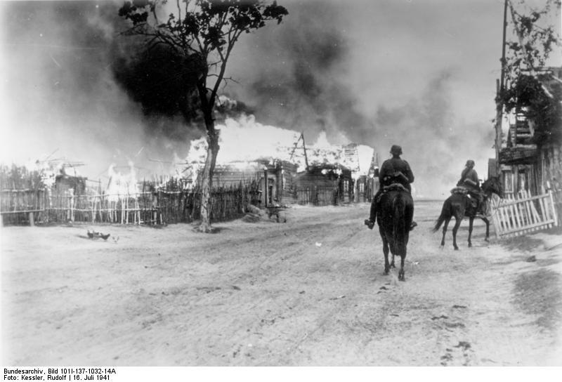 Photo russia - village on fire with cavalry