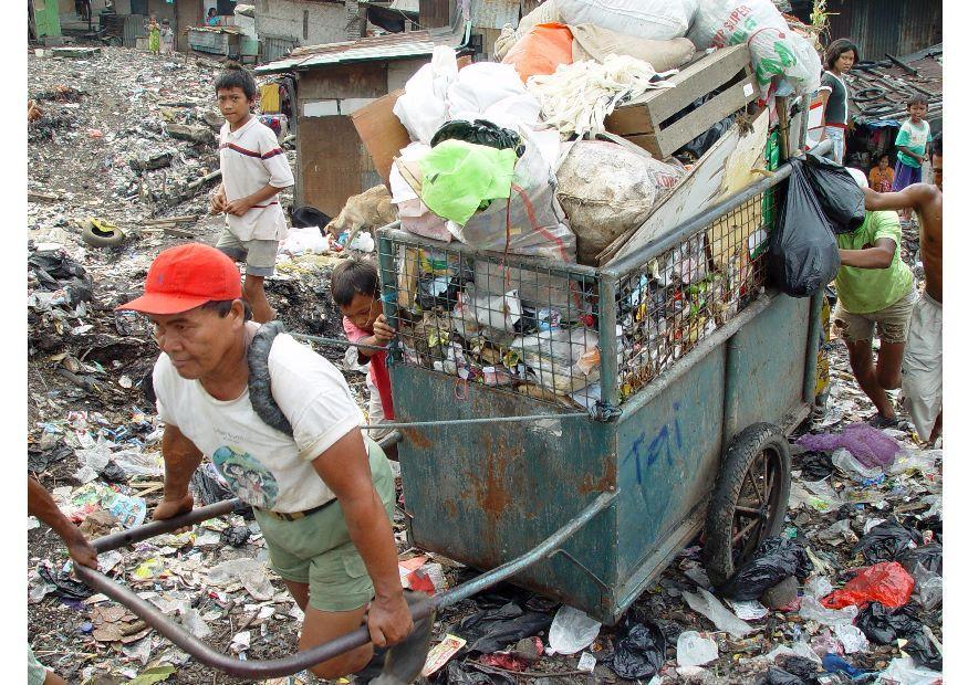 Photo slums in jakarta, indonesia