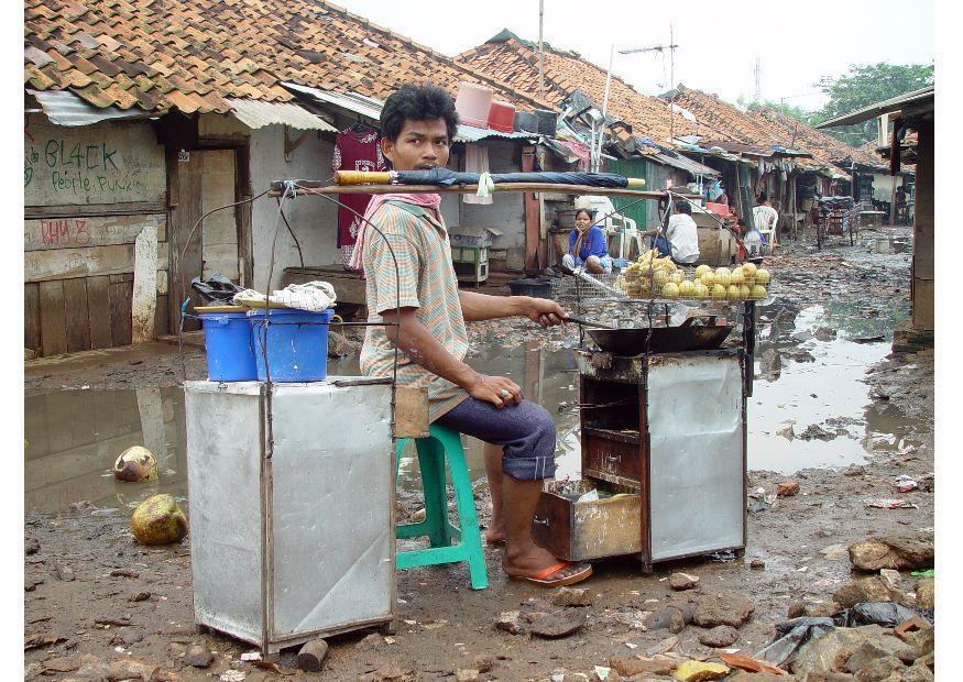 Photo slums in jakarta, indonesia