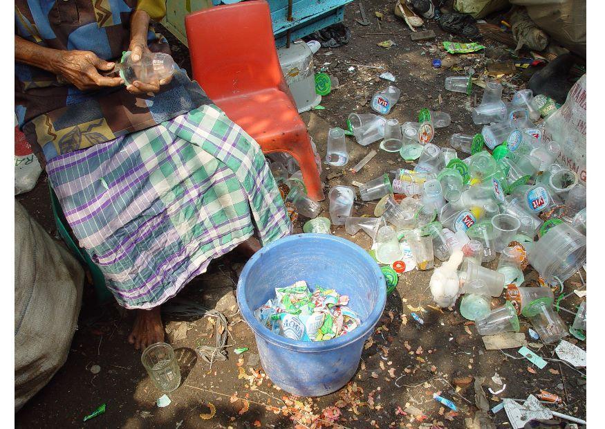 Photo sorting through waste, slums in jakarta