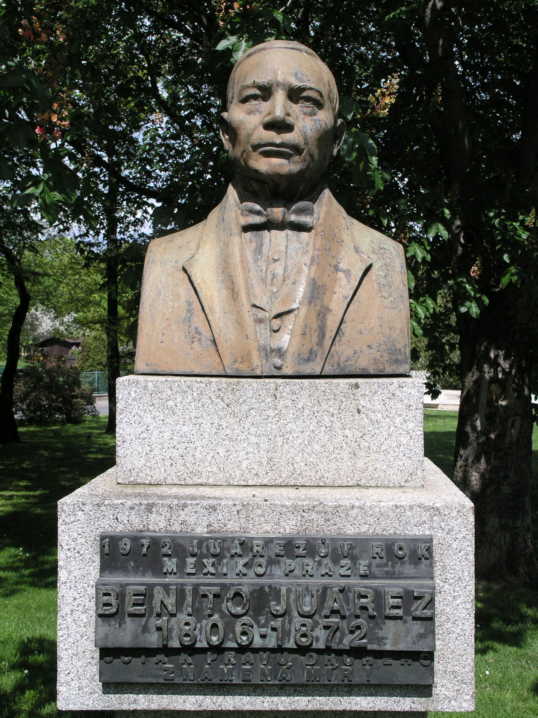 Photo statue - president benito juA¡rez