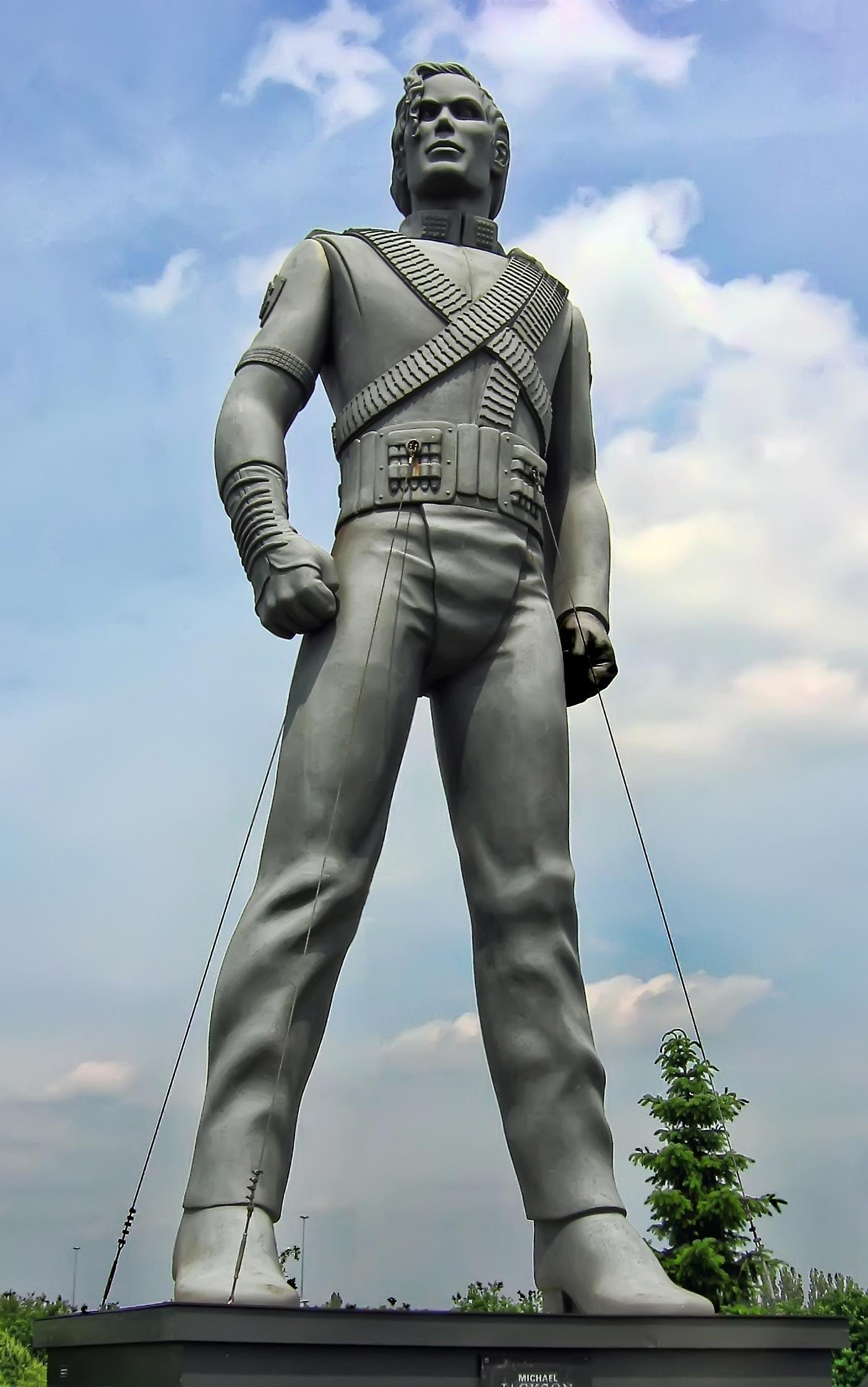 Photo statue of michael jackson