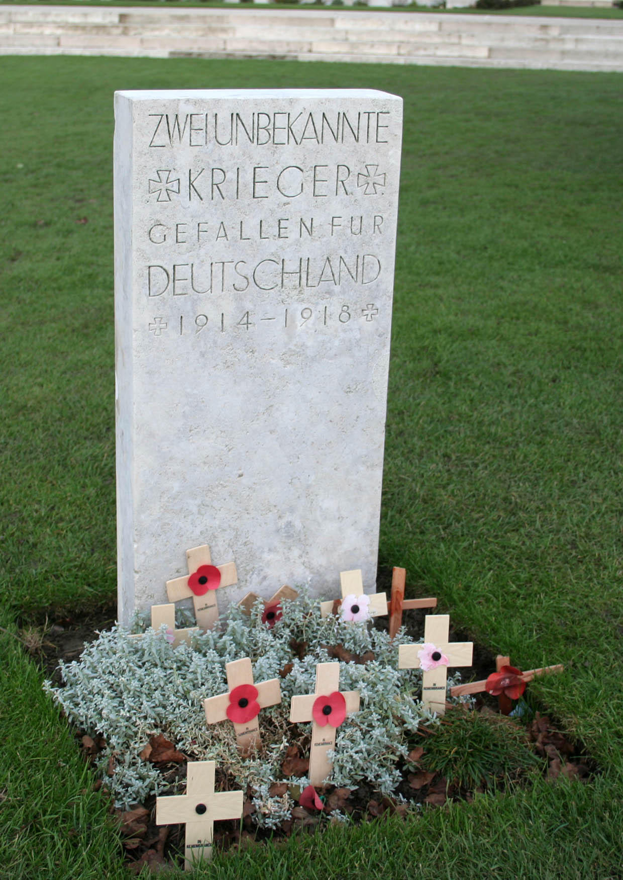 Photo tyne cot cemetary, grave of the german soldier